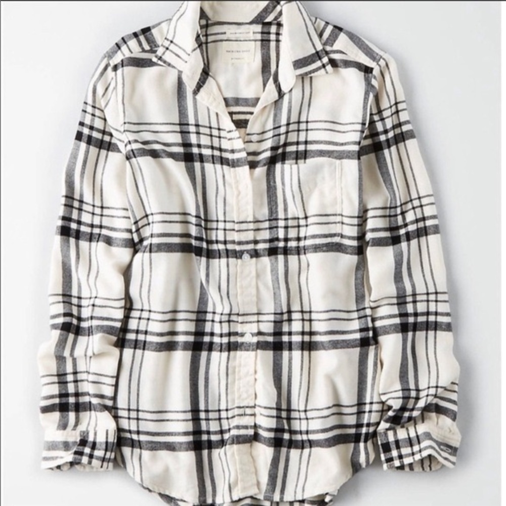 American Eagle Black and white flannel